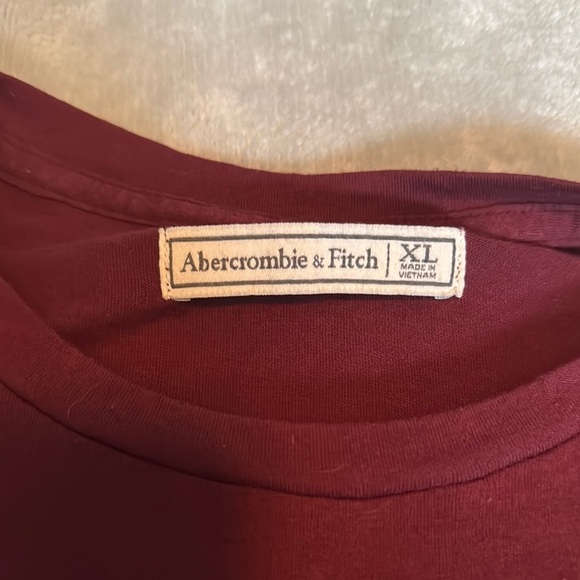 Abercrombie & Fitch Red Short Sleeve T-Shirt - Picture 2 of 4